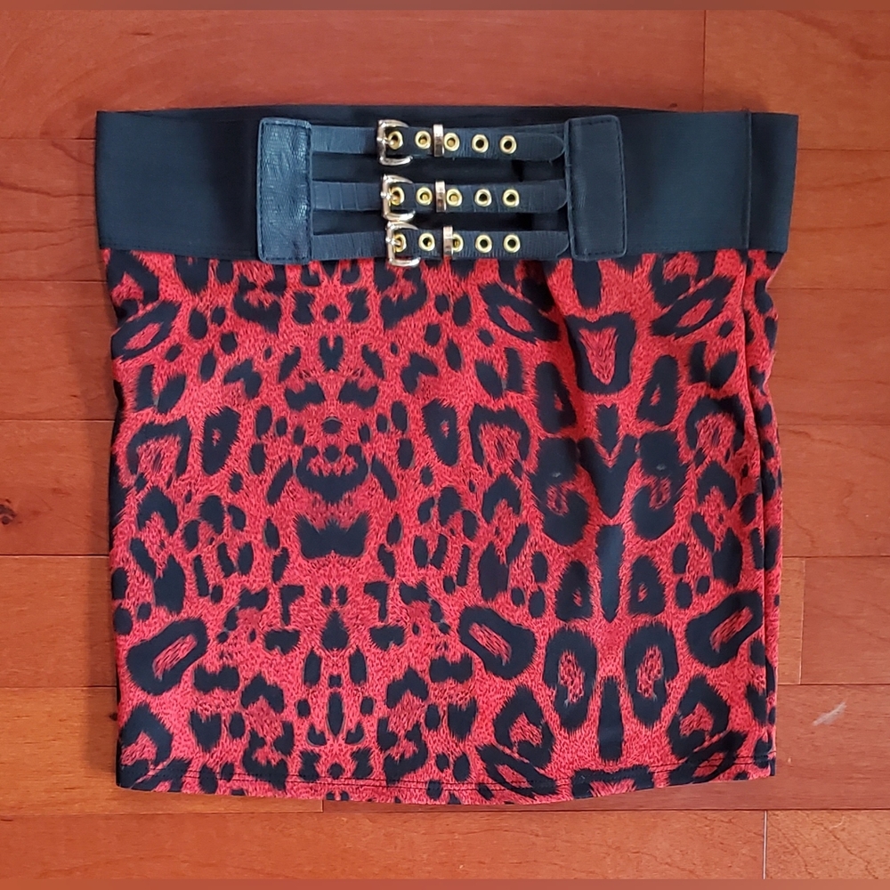 Rue21 Black and Red Leopard Print Skirt Size Medium
